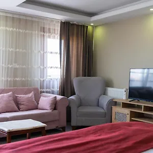 Apartment Cnr Airport